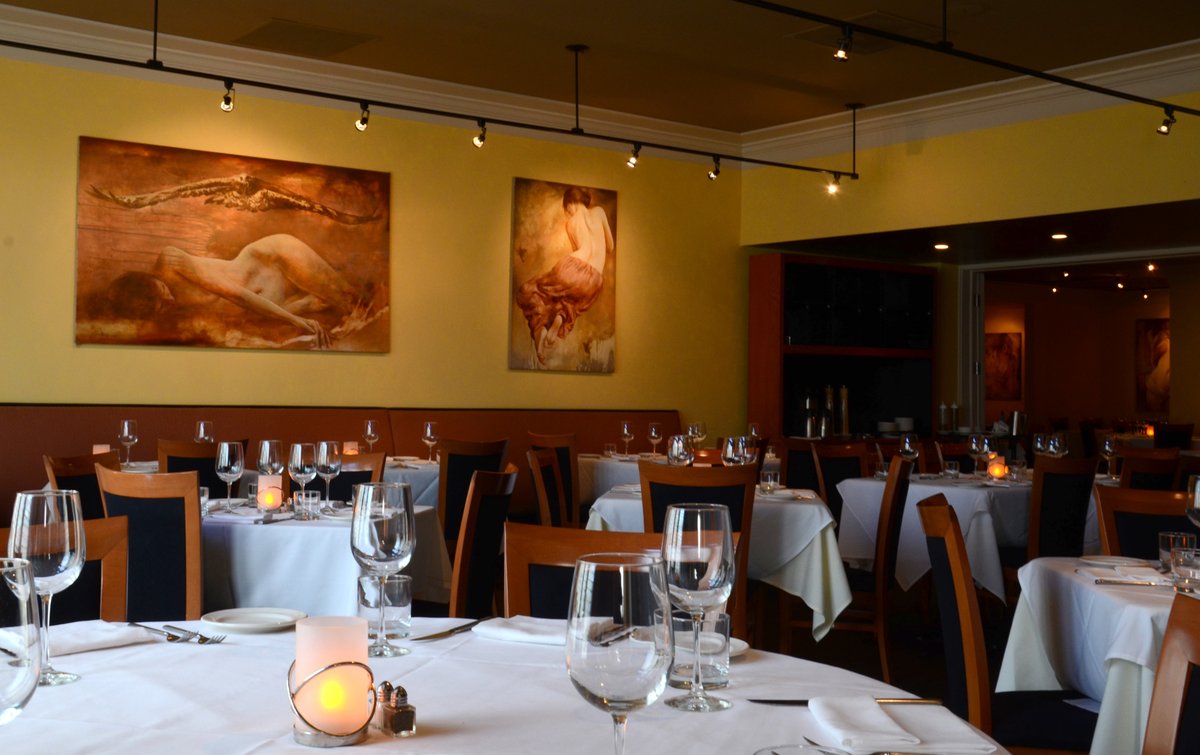 MangelosCLE's tweet photo. Craving Italian cuisine? Book a table at Michaelangelo's now and treat yourself! Buon appetito! 🍝🍷
https://t.co/h5lqcdDoHc
#italiandinner #clevelandfood #cleeats #cleitalian #cleveland https://t.co/P6m6CTYmnD