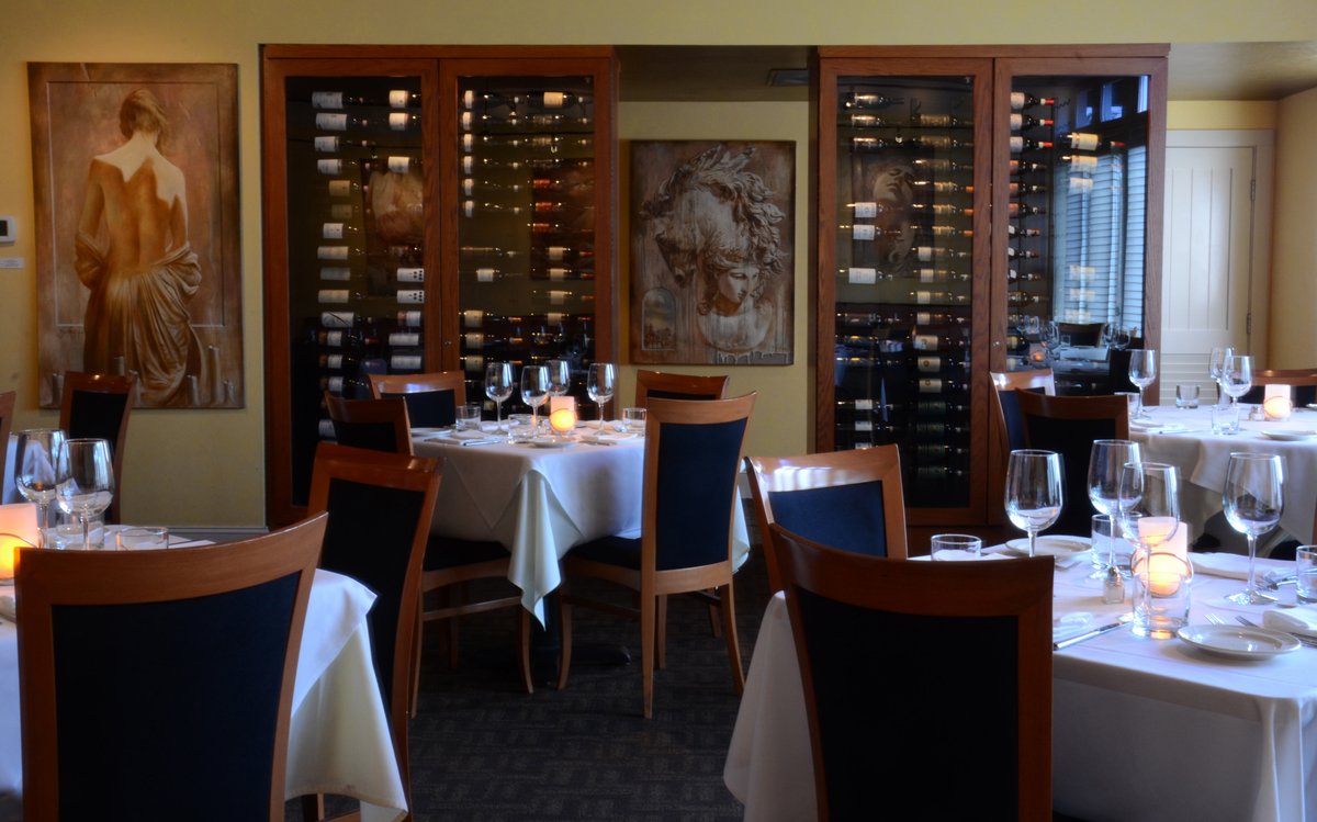 MangelosCLE's tweet photo. Craving Italian cuisine? Book a table at Michaelangelo's now and treat yourself! Buon appetito! 🍝🍷
https://t.co/h5lqcdDoHc
#italiandinner #clevelandfood #cleeats #cleitalian #cleveland https://t.co/P6m6CTYmnD