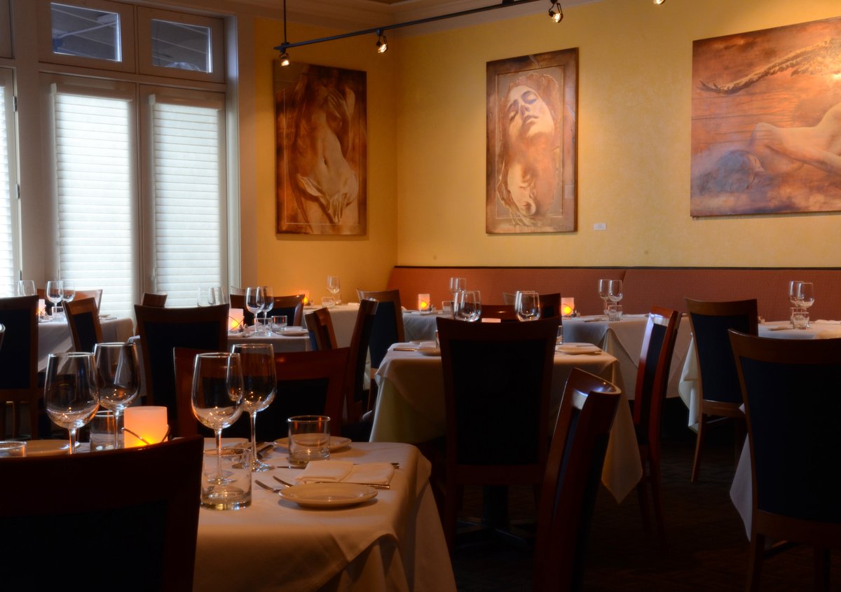 MangelosCLE's tweet photo. Craving Italian cuisine? Book a table at Michaelangelo's now and treat yourself! Buon appetito! 🍝🍷
https://t.co/h5lqcdDoHc
#italiandinner #clevelandfood #cleeats #cleitalian #cleveland https://t.co/P6m6CTYmnD
