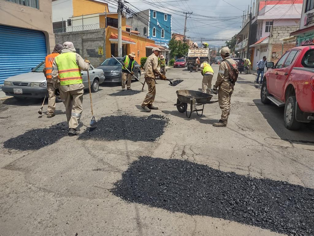 sergiobanosr's tweet photo. Familia, hemos concluímos los trabajos de bacheo 🛣️ en la calle Nicolás Flores de la colonia Juan C. Doria.

El #ProgramaPermanenteDeBacheo 👷‍♂️ sigue avanzando para que las familias pachuqueñas cuenten con mejores vialidades.

#CumpliendoPorTuFamilia ✅👨‍👩‍👧‍👦 https://t.co/S9JdZA72ai