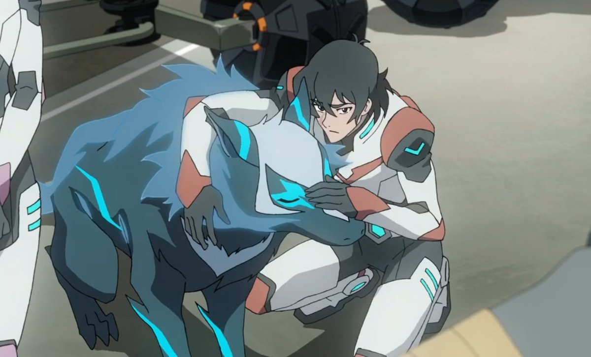 trivojol's tweet photo. #angsttime
Keith hugged his wolf close after watching the others get welcomed home by their beloved families, throw themselves in their warm hugs, laugh and cry of happiness. 

Keith looked so sad and lonely😭😭💔 https://t.co/Kn3XS3SXTz
