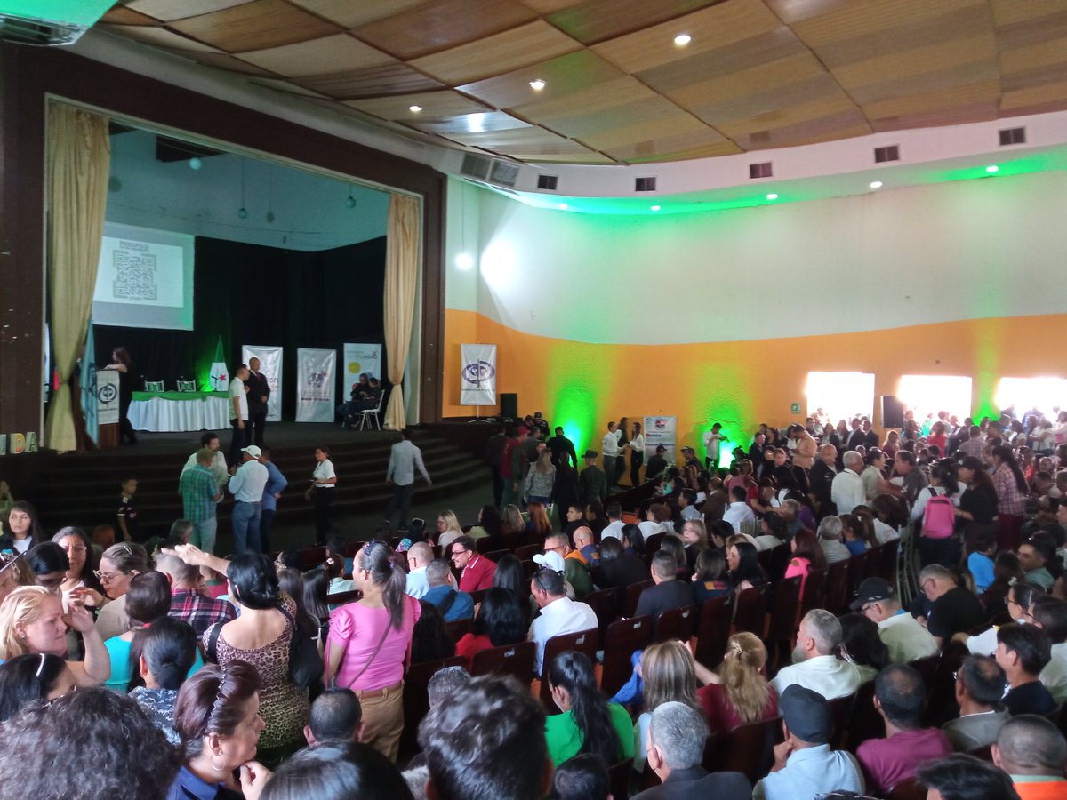 #EsNoticia|| <a href="/idenna_merida/">IdennaMerida</a> como ente rector en politicas de protección de NNA, dijo presente en la clase magistral "Pedofilia es un Crimen", impartida por el Fiscal General de la República, Tarek William Saab, en las instalaciones del auditorio del Liceo Bolivariano "Libertador"