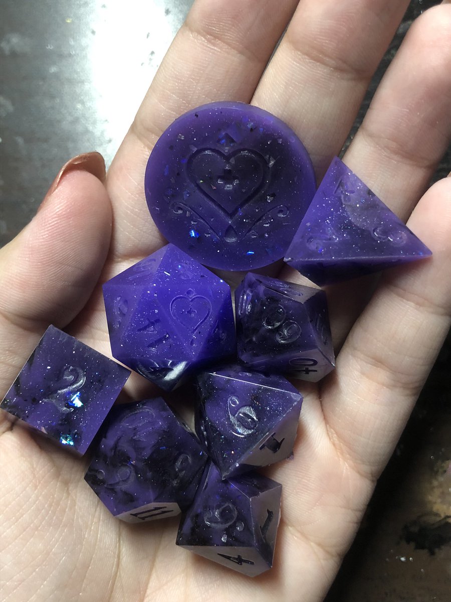HealersHug's tweet image. This set was a chaotic pour of extra resin from another project. I am surprised that it didn’t come out with voids or bubbles because the resin had been mixed for so long it was already staring to cure by the time I poured this set. 
#handmadedice #dice #diceset #dnd #ttrpg