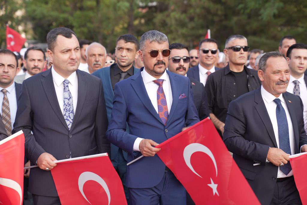 MhpAnkara06's tweet photo. İl Başkanımız Sn. Alparslan Doğan, MHP Genel Başkan Yardımcımız, Ankara Milletvekilimiz Sn. Yaşar Yıldırım ve Ülkü Ocakları Ankara İl Başkanımız Sn. Ömer Şanlı ile birlikte Etimesgut Belediyesi'nin 25. Uluslararası Anadolu Günleri Kültür ve Sanat Festivali'nin açılışında kortej yürüyüşüne katıldı. Bu güzel festivali organize eden Etimesgut Belediye Başkanımız Sn. Enver Demirel'e teşekkür ederiz.