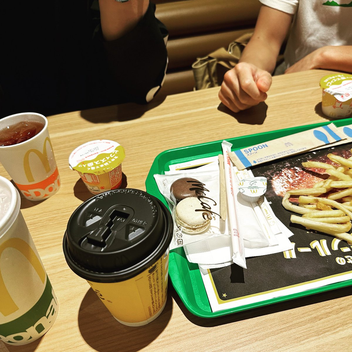 rj_graphics's tweet image. 本日はPLANT(Lab)の11周年パーティー。
みなさんと集まりワイワイと。
ソフビの話もがっつりできて ^ ^

23時過ぎに終わって帰宅してたら幼なじみが地元で集っているということで合流〜。
コロナ禍以来会えてなかった旧友とも久々に会えて充実した夜でした！

#PLANT #ARTLabOMM #天満橋 #地元 #マクド