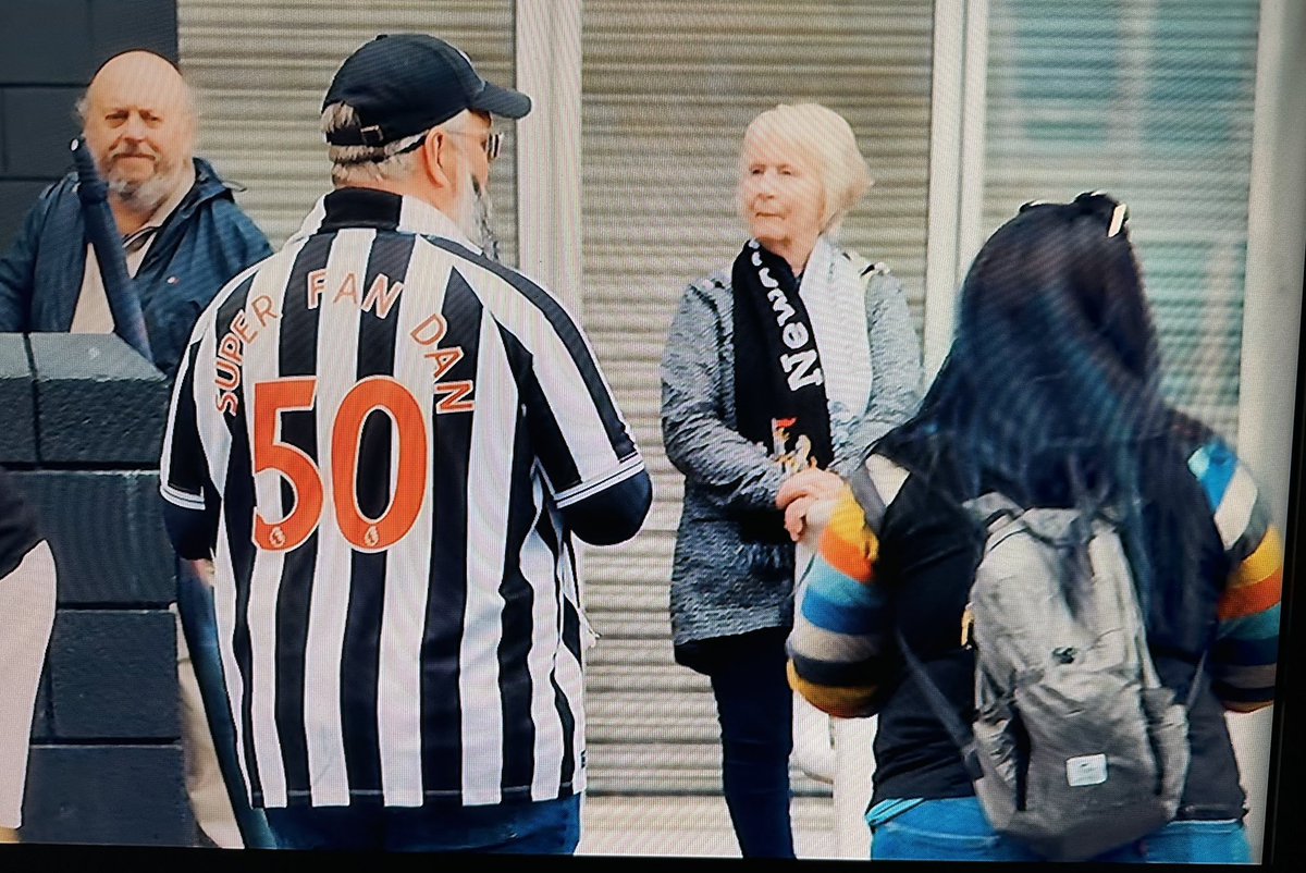 SuperFanDan831's tweet photo. @NUFCOrlando Cheers, Mark! Yep, both me & the missus did (rainbow sleeves in the pic)!
Our Durham mates told us when Amazon leaked Eps 2-4, but we kept 🤐 until all eps dropped in the States. We were pretty excited to see it last night, too!
#HWTL #Wunderbeard https://t.co/kQdJDSgzaU