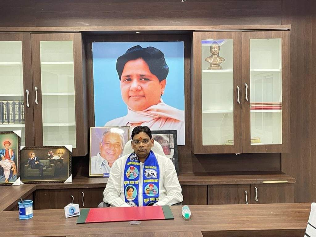 KumarSudeshArya's tweet photo. परम आदरणीया बहन कु मायावती जी के आशीर्वाद व आदेशानुसार "राज्यसभा सांसद एवं कई प्रदेशो के केन्द्रीय प्रभारी मा. ई रामजी गौतम सर को "दिल्ली प्रदेश" का मुख्य केन्द्रीय प्रभारी बनाए जाने पर बहुत बहुत बधाई एवं शुभकामनाएं 🐘🙏🌱💐🐘
#जयभीम #जयबसपा #परम_आदर्णीया_बहनजी_जिंदाबाद @AnandAkash_BSP @ramjigautambsp