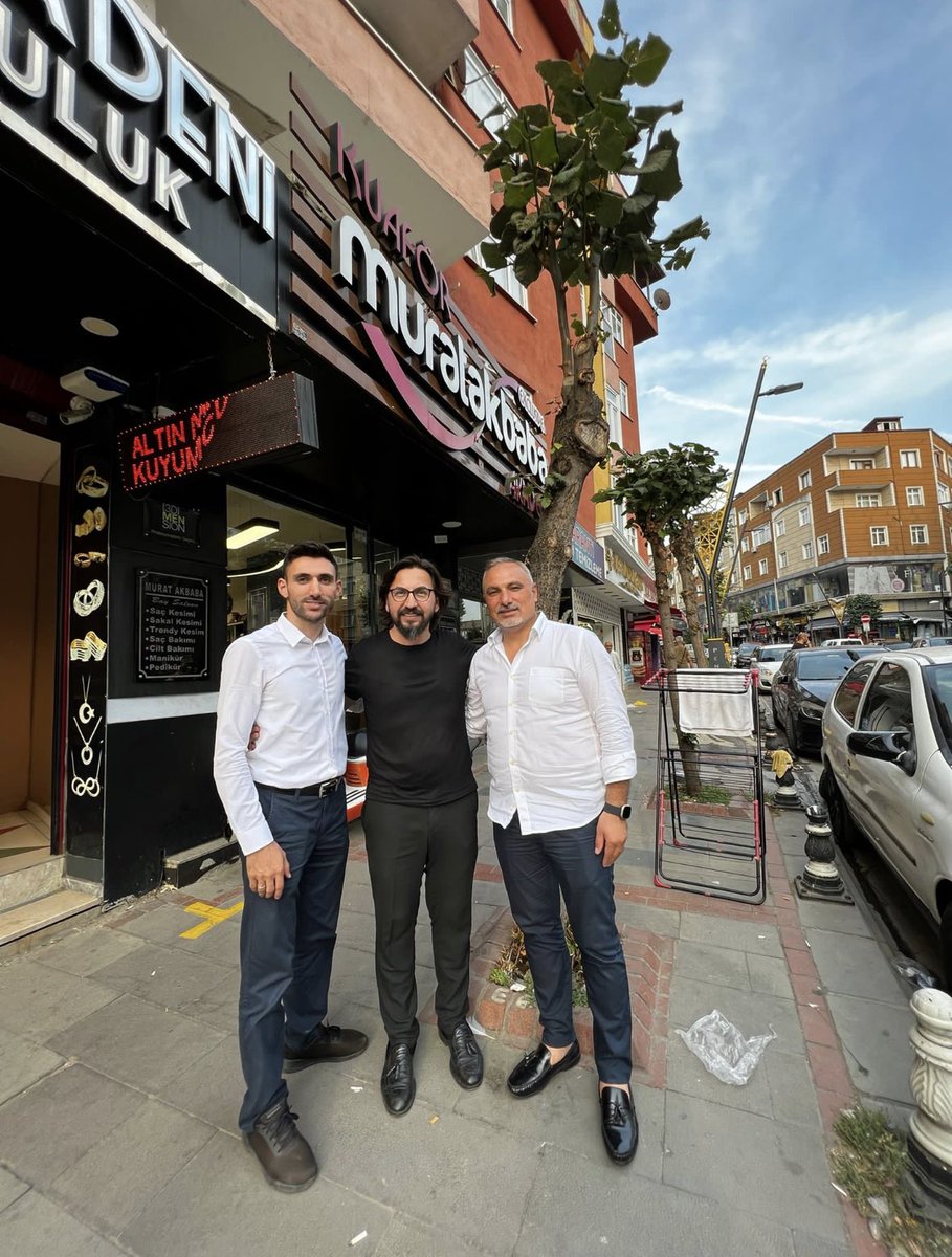 turanSuleyman04's tweet photo. Kaynarca Mahallemizin güzel ve eski esnaflarından, Kuoför Murat Akbaba’nın davetine icabet edip, kendisini ve mahalle sakinlerimizi ziyaret ettim. Basınımızın kıymetli temsilcilerinden @PendikliTV sahibi, @SameTOvuC kardeşimin de, bulunduğu güzel sohbette, yerel çalışmalarımızı ve İlçemiz ile ilgili fikirlerimizi anlattık. Çok değerli tespitleri not edip, hassasiyetlerine kulak verdim. Hep birlikte, yuvamız Pendik için, var olmaya devam edeceğiz. Samimi ve içten cümleleri ve güzel görüşleri için esnafımız Murat beye, mahalle sakinlerimize ve Samet kardeşime teşekkür ederim.
