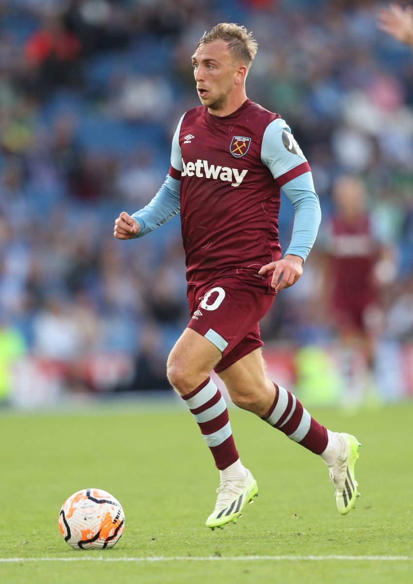 OfficialFPL's tweet image. Jarrod Bowen (£7.1m) has scored in both away matches this season, totalling 21 points thanks to two goals and an assist. He’s registered 11 shots, eight shots in the box and five shots on target, all more than any team-mate.

Will he make it three in three tonight?

#LUTWHU