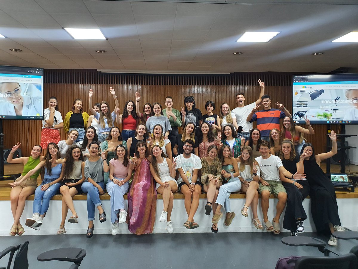 ¡Buen trabajo chicos! Semana intensa con FCC/Biofarmacia 💙💚Ha sido un placer, ¡nos vemos pronto! #VaASerQueFIR <a href="/farmaFIR/">farmaFIR</a> <a href="/JSalazarFIR/">Javier Salazar</a> <a href="/Carloscarus/">Carlos López Feijoo.</a>