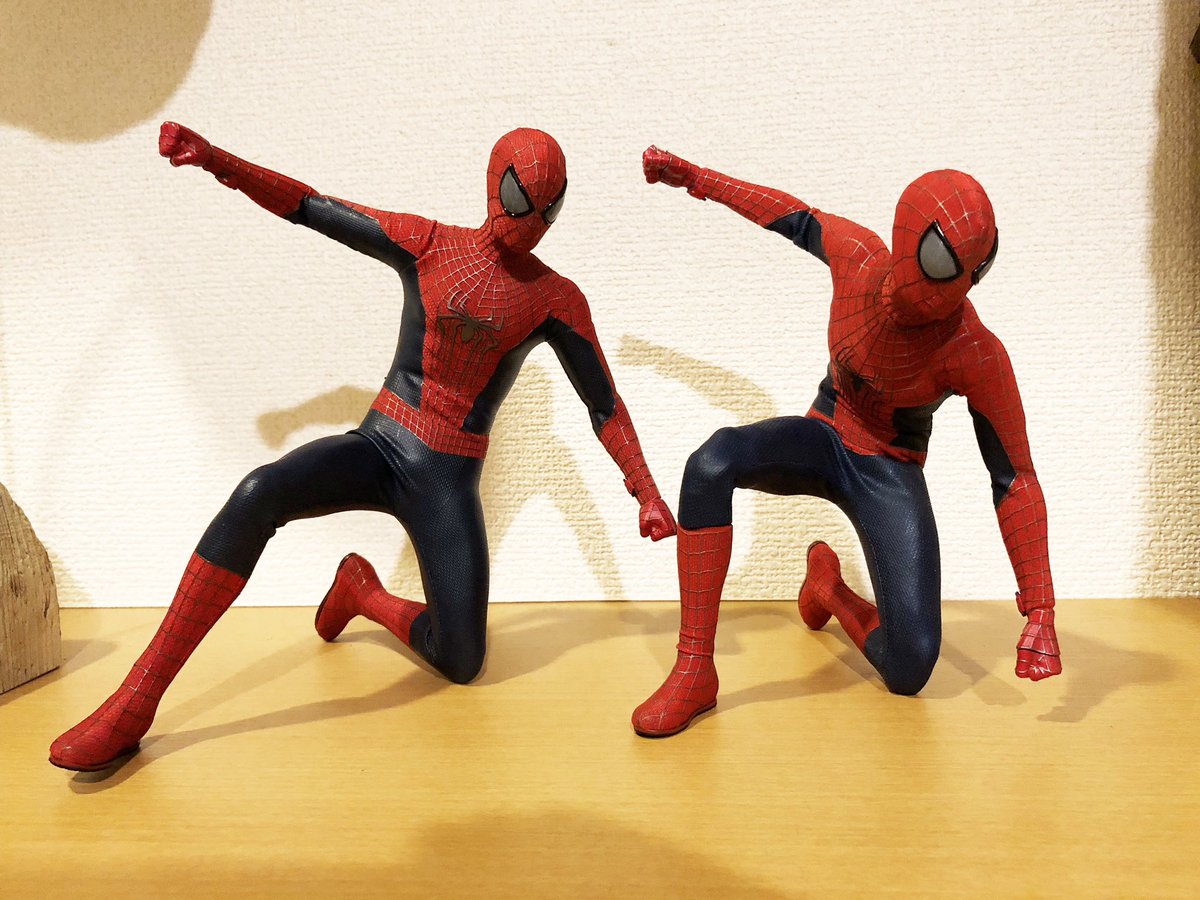 ホットのアメスパ
触れば触るほど可動域が
死んでるのが判る…。
シルエットの犠牲とは言え
スパイダーマンらしいポーズが難しい。
こんなに動かないなら
素立ち用にだらんとした
平手欲しかったなぁ。