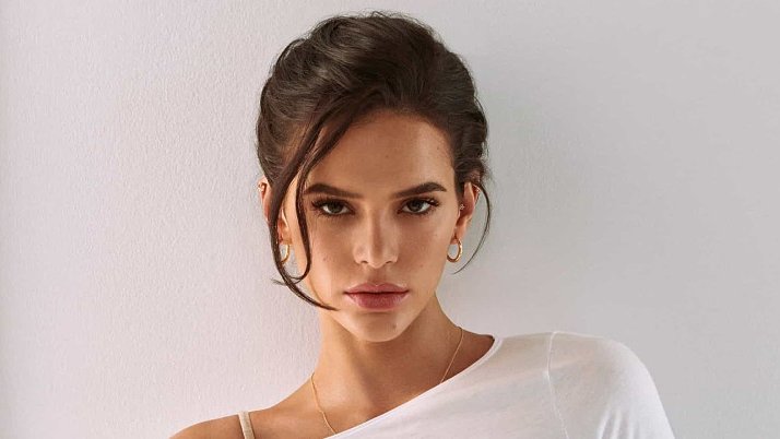 Crítica internacional quer Bruna Marquezine como Lara Croft em