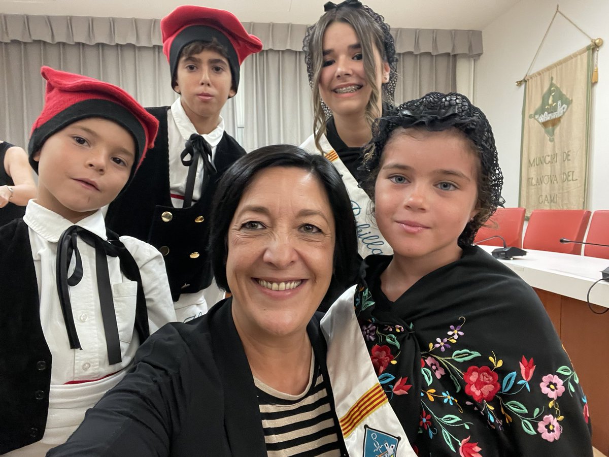 noemitrucharte's tweet image. Amb la Júlia la nova Pubilla, Tarek el nou Hereu i l’India i Lucas pubilleta i hereuet de Vilanova del Camí 2023
#FM2023VdC