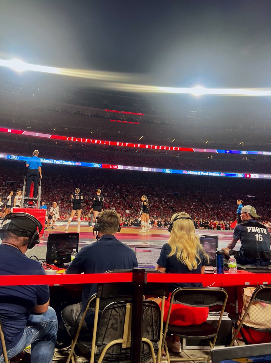 emilyehman's tweet photo. To all 92,003 of you who showed up &amp; to all 518,000 of you who watched history unfold on @bigtennetwork… Thank you for supporting this sport &amp; showing what’s possible for women’s sports.

Getting to call history on Wednesday was an experience I’ll remember forever❤️ #VBdayinNE https://t.co/XJ0PCtO6jo