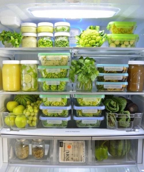 mi1a05's tweet photo. my fridge when i wanna binge vs when i’m supposed to be fasting https://t.co/3FISBQVAbb