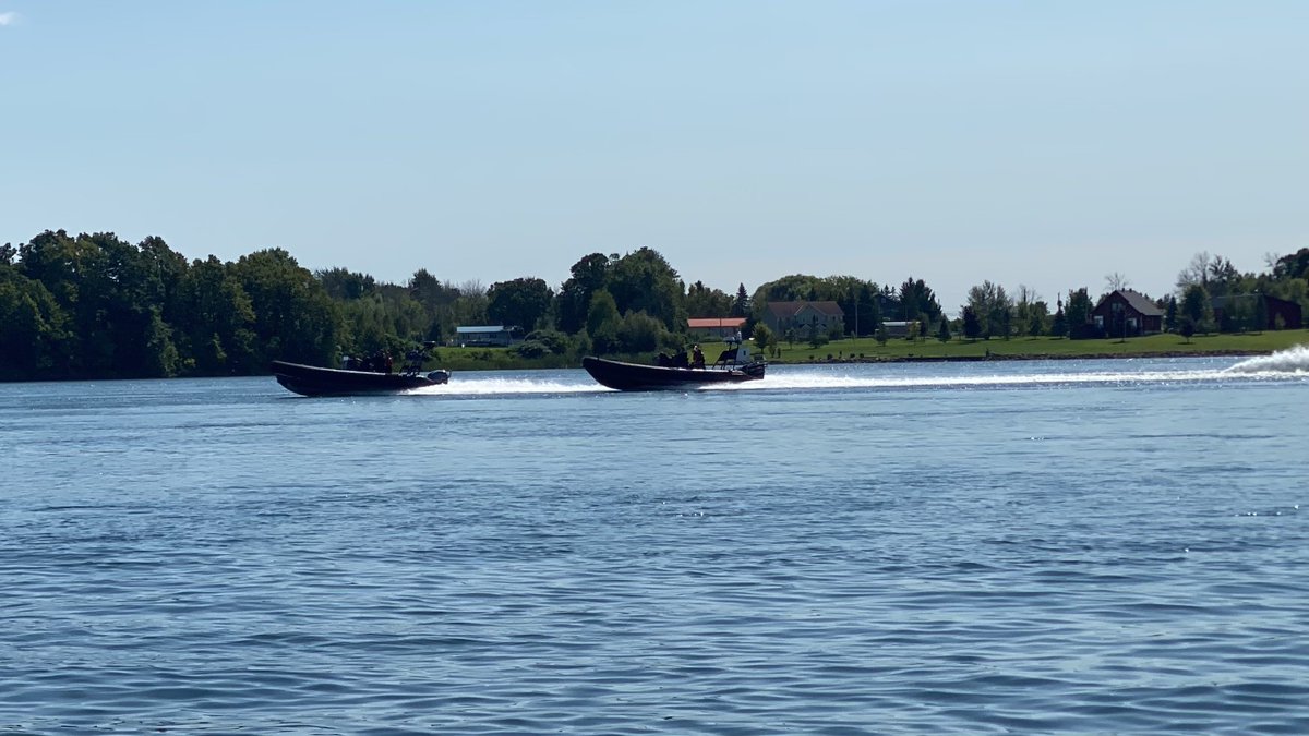 RCMPONT's tweet photo. Wrapping up search & rescue training with key partners @OPP_News @cwlpolice @AkwesasnePolice @FishOceansCAN @CornwallFRS in #Cornwall
Thanks to all of our partners for this great training opportunity. #KeepYourBorderInOrder🌊🛡️
Great work 🤝
#ODivision #Ontario https://t.co/CN4fHevNe5