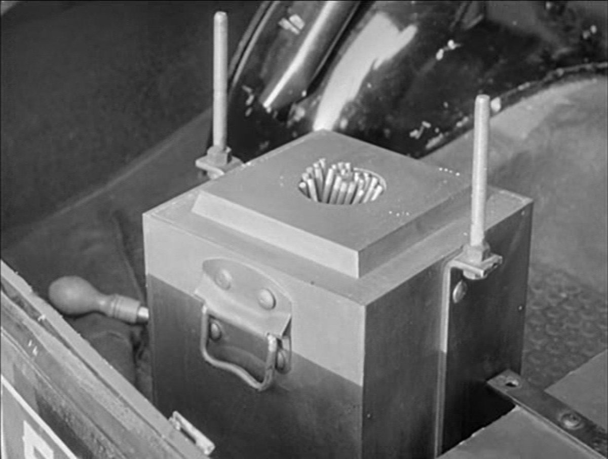 SaveRedlandLibr's tweet photo. 8:30pm TODAY on @TalkingPicsTV
From 1958, s1 Ep 37 of the #Crime series📺 #Dial999 “Radio Active” directed by #RobertLynn & written by #BrianClemens (as Tony O'Grady)
🌟#RobertBeatty #JohnHowlett #HectorRoss #IanFleming #ChuckKeyser #PeterBowles #KeithPyott https://t.co/slnMkexvwv