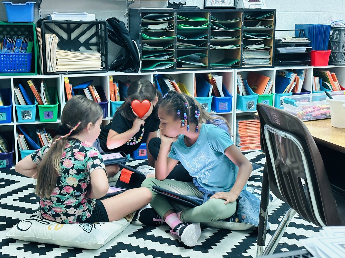 Small groups! #favorite ⁦<a href="/BESBartlett/">BESBartlett</a>⁩ #simplytheBESt