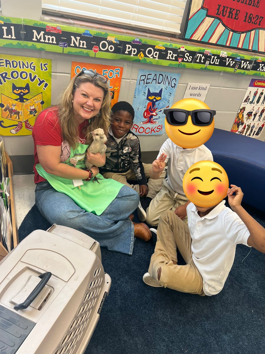 @TesneyDavis brought her feathered friend to meet Kavioun, the reigning @STARS_TCS Gold Tie award winner! He had exemplary behavior in Aug and requested to see a live chicken as his reward because he hopes to work with animals someday! @TCSWhatsYourE #amazingtothecore #wholechild