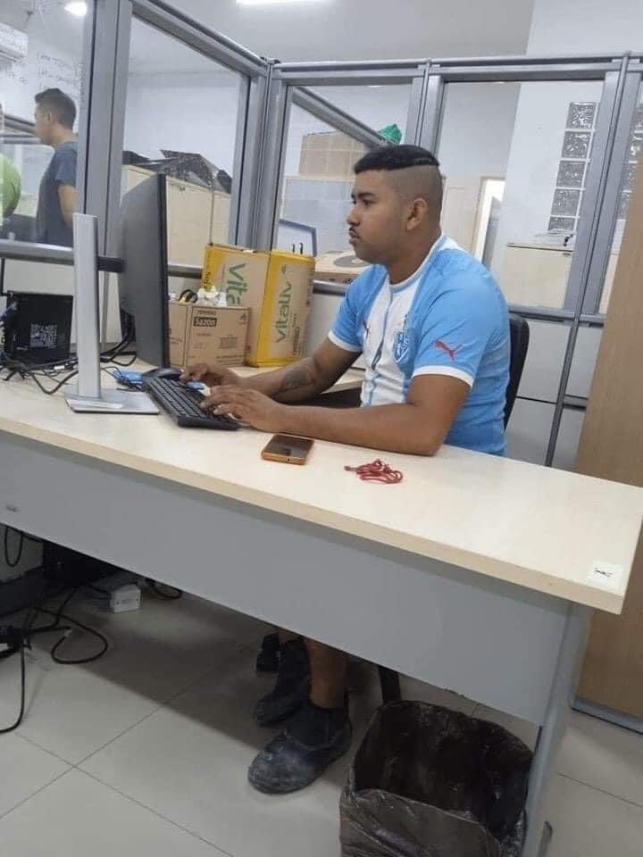 4QueijosOficial's tweet photo. Vc no trabalho real entrando no Habbo Hotel pra cumprir seu trabalho virtual https://t.co/p3ij7hgXhM