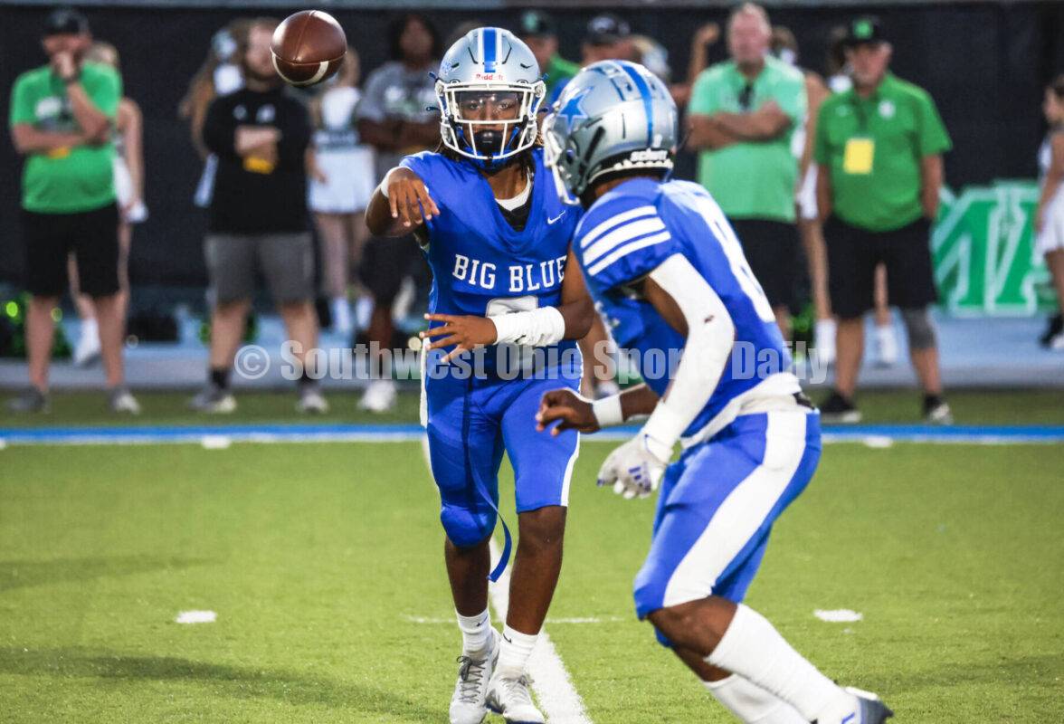 rickcassano's tweet photo. SW Ohio Sports Daily football tonight ...

@rickcassano has @MasonCometsFB at @BigBlueFB at 7

@gmcsports @Hamilton_CSD @Hamilton_HHS @ArvieCrouch1 @HHSBigBlueAD @MasonSchools @MasonHSComets @MasonHSBoosters @HHS_Boosters @ButlercoOhio @CoachCastner #masoncomets #hamiltonbigblue https://t.co/MQQgxFvzRT