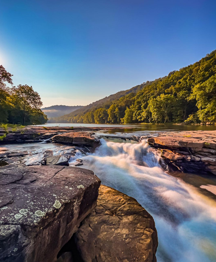 MarionCVB's tweet photo. Hello September! The golden hour of the year has arrived. 🍂

📍Valley Falls State Park
📸 Tim Bush IV

#mymarionwv #AlmostHeaven #Explore304 https://t.co/KsxdpfBRt6
