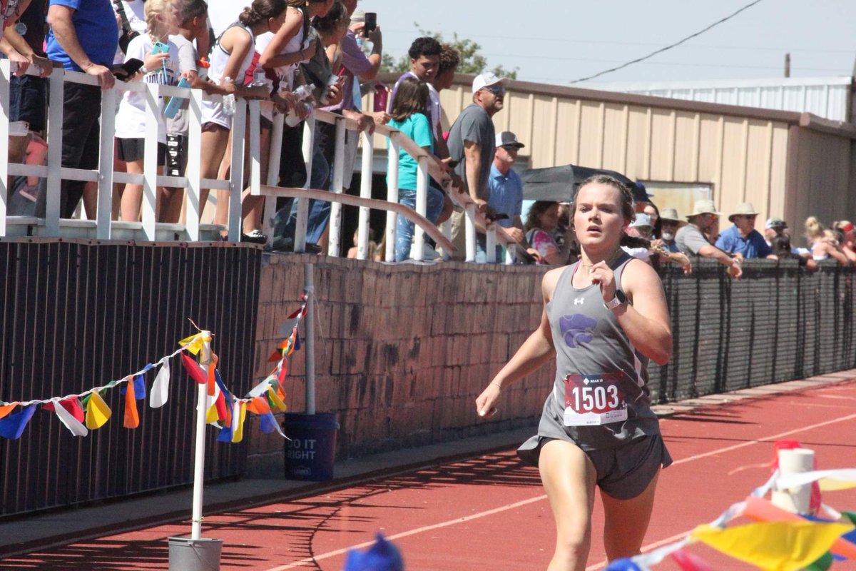 AshtynCollins's tweet photo. Super HOT cross country meet at 3 PM in West Texas!  Finished 12th out of 63 varsity girls with a 15:20 time.  Enjoyed the football players cheering! @welps38 https://t.co/vxsJN4CFp3
