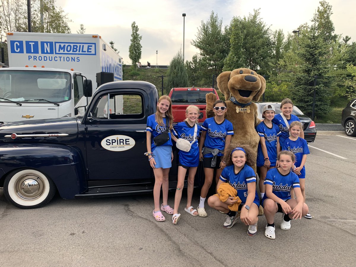 Last summer event hosted by @StPaulSaints for @Youth1stMN teams and players.  Beautiful night at CHS field! #play4fun @TwinsCommunity @MinnSoftball @MYASMinnesota @metronetfiber @federatedins @pearson @BennerotteAssoc @CashWiseFoods @Profinium @NWLbaseball @NWLsoftball