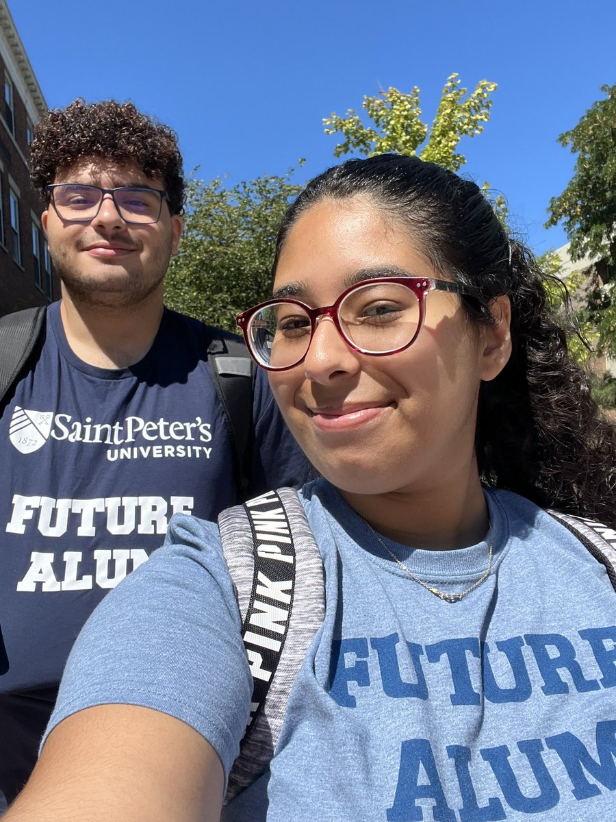 Just two seniors repping their #FutureAlumn shirts! 

#strutup #CollegeColorsDay 🦚