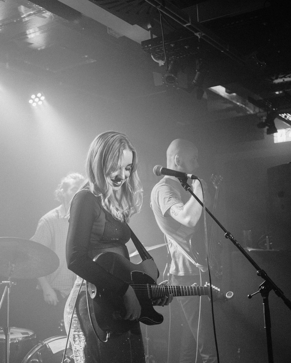 Hallo! 
Just a little reminder that today is bandcamp Friday 🕺
If you’re not sure what that is - every penny of your purchase on bandcamp goes directly to the artists ! 

lucybellmusic.bandcamp.com/album/emotion-…
