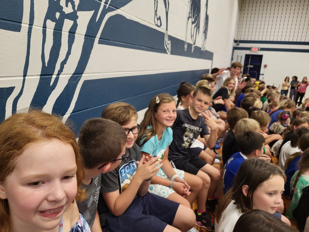 MrsBroviakClass's tweet photo. #Boomer helped kick off our character trait of respect this afternoon! #SCMustangs https://t.co/p852tnMjW0