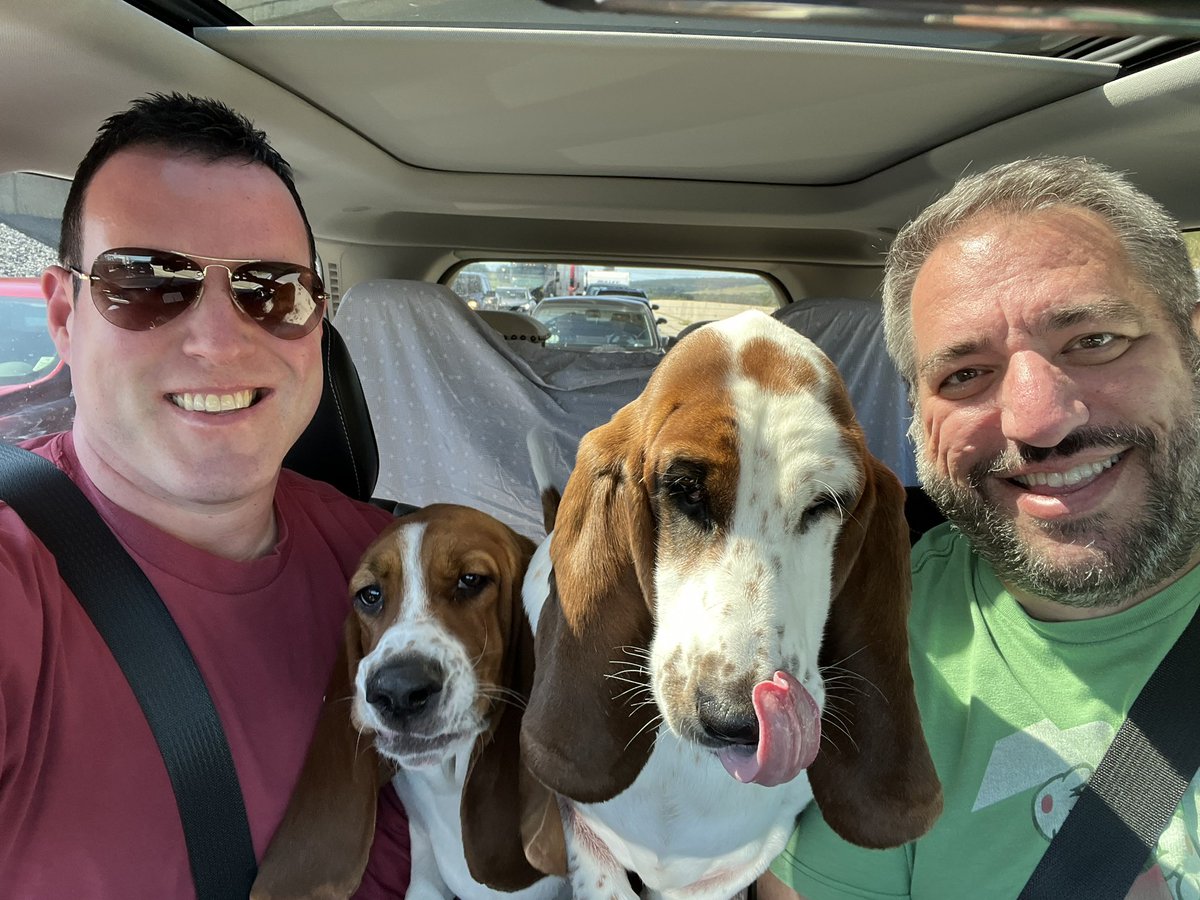 VarnerHRC's tweet photo. @PATurnpikeAlert While we’re waiting for traffic to move, we decided to take a family photo. https://t.co/VOsBm0Yd8J