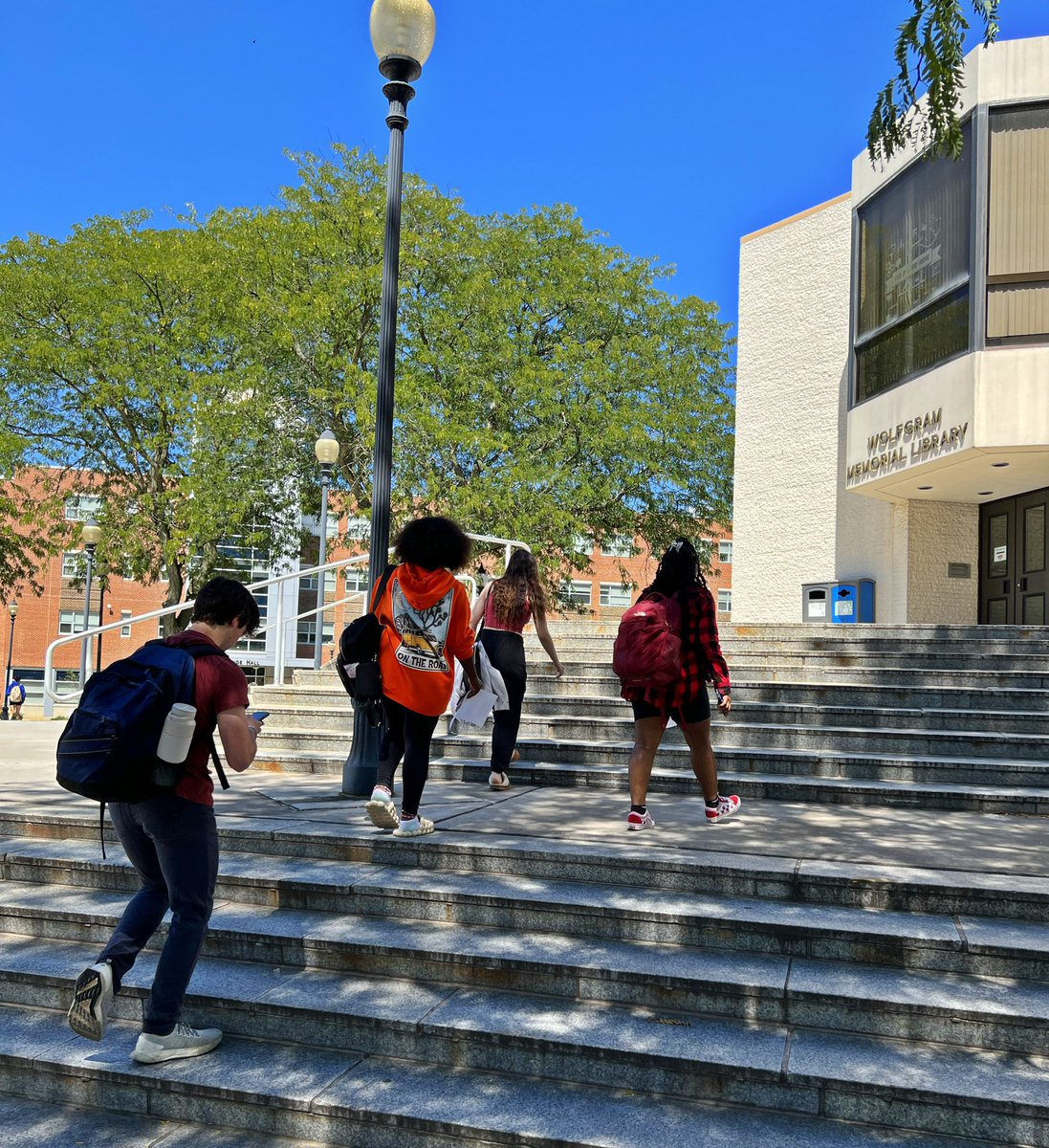 Week 1 in the books 📚 ✅

Fall semester is off to a strong start. Keep on keeping on 💪

And enjoy the long #LaborDay weekend (remember no class Monday!!)