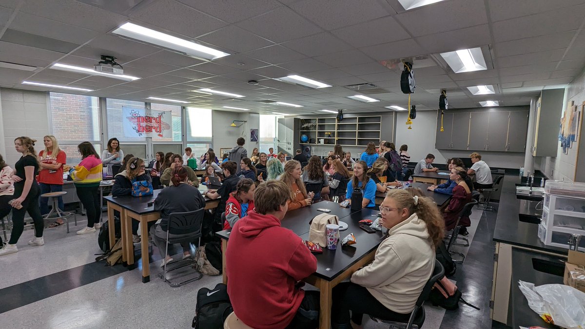 AskanderNPHS's tweet photo. Fantastic call-out meeting for #BringChange2Mind!!  We had a packed house with 60 amazing students! I'm excited for another exciting year! @SouthernHancock @VoelzJames @MitchanerNPHS @MooreNPJH @BurkNPHS @NewPalBC2M @BC2M https://t.co/XKNqni16vC