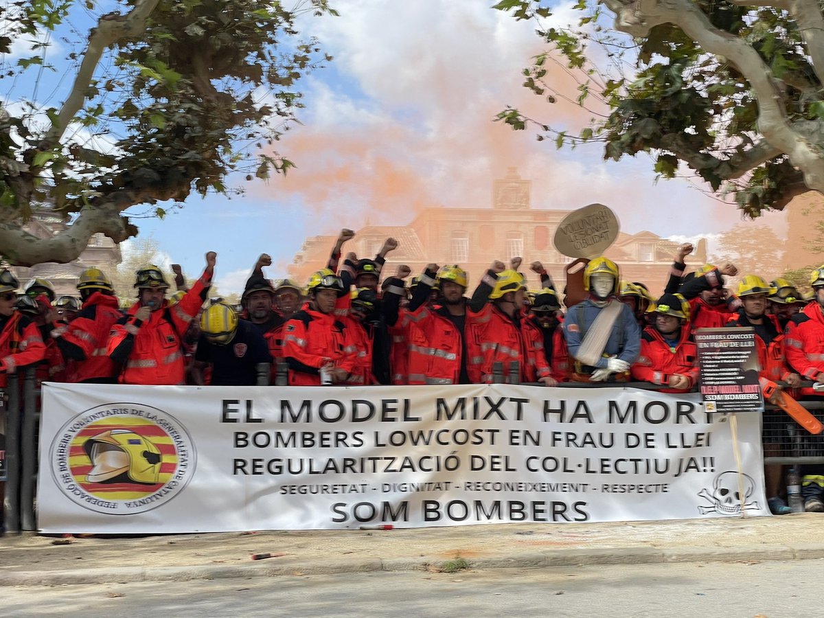Avui nosaltres també erem al Parlament! Per dignitat, per una cobertura sanitària digne, per respecte, perquè fem una feina de risc, per tot això i molt més, avui nosaltres també hem anat al Parlament!