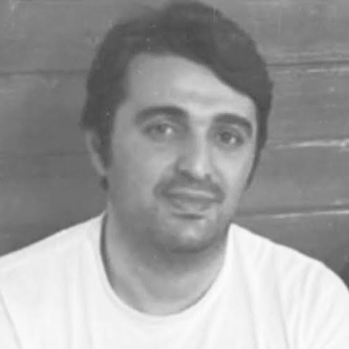 Mojtabapacino's tweet image. مهسا رو گفتن بیماری زمینه‌ای،
نیکا و سارینا رو گفتن خودکشی،
کیان عوامل تروریستی،
الانم میگن جواد روحی سابقه تشنج داشته.
شما انقدر بدبختید حتی وجودِ گردن گرفتن کارای خودتون رو هم ندارید...
#جواد_روحی
#مهسا_امینی