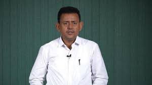 بلغنا ان عناصر مسلحة تتبع احد القيادات التهامية في الخوخة يدعى يحى وحيش  قامت بعملية اختطاف للصحفي بن تهامة الاخ والانسان مجاهد القب من منزله بالخوخة .

على خلفية منشورات له ينتقد فيها تصرفات غير قانونية تجاه المواطنين من قائد اللواء التهامي يحى وحيش الذي ارسل مسلحيه لخطف مجاهد