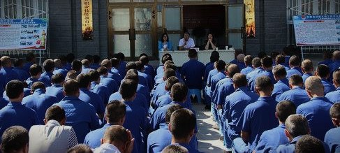 FrancoisCame's tweet image. Toutes les personnes disant:

-"Nous sommes sur" en parlant d'un vin ou autre chose
-"Faire nation", "faire société", etc.
-"Bonne continuation"
-"Disruptif", 
-"Intrusif"
-"Pas de souci", qd on leur dit merci...

feront dorénavant 15 ans de camp de rééducation.

#MoiPrésident