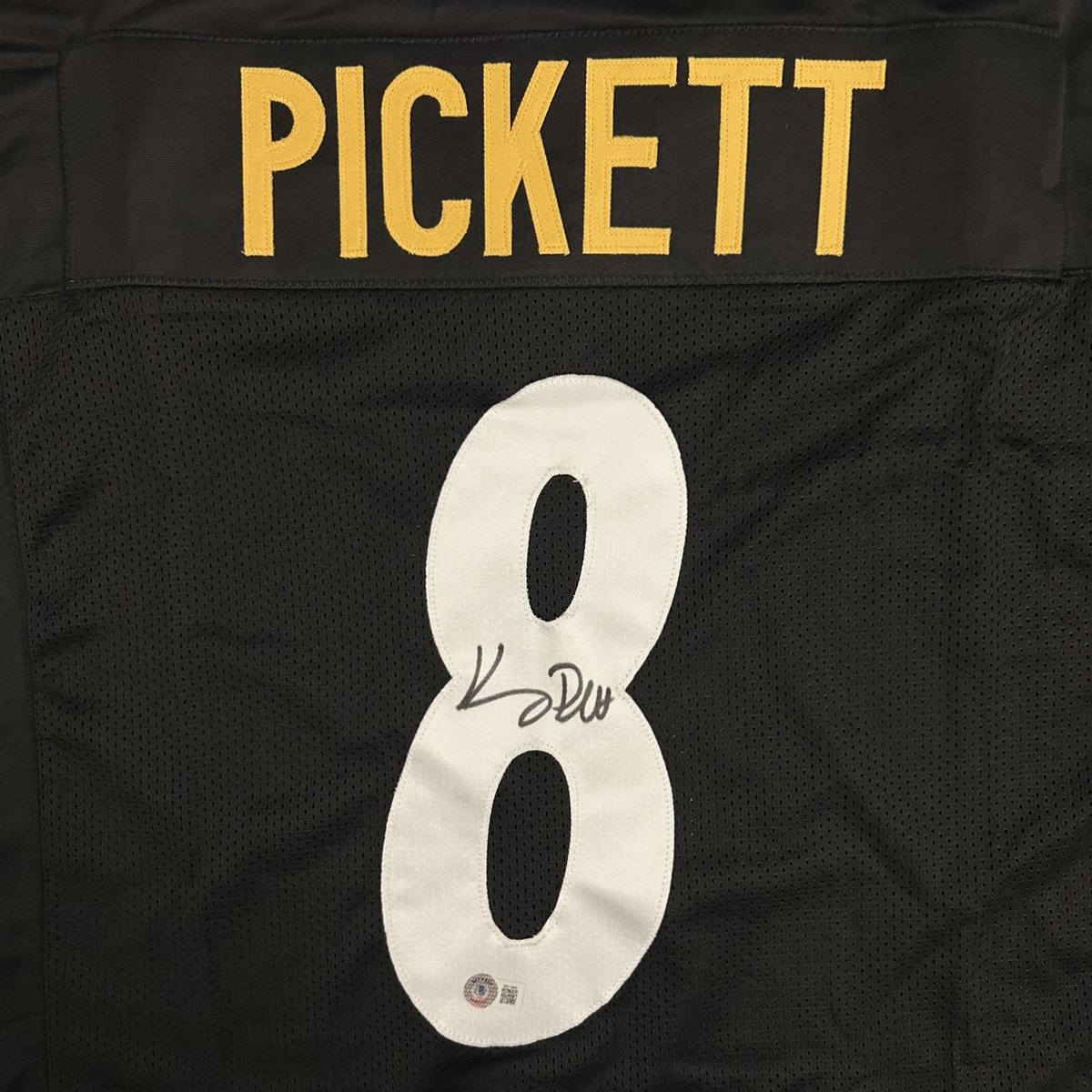 TotalSportsEnt's tweet image. If Kenny Pickett scores 3+ touchdowns AND the Steelers beat the 49ers today, we'll give a Kenny Pickett autographed jersey to someone who reposts this post and follows us!