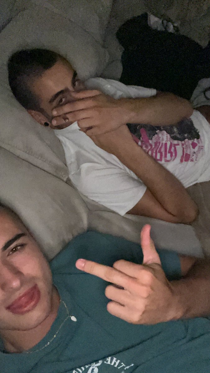 tu sal a la calle con tu gato q yo voy con mi perra