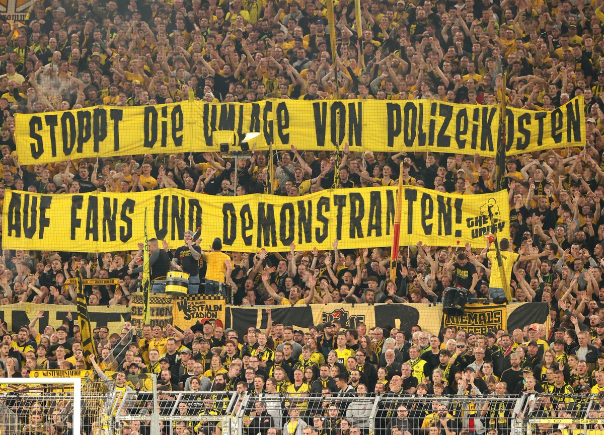 Klare Ansage der #Südtribüne in der ersten Halbzeit. #BVB #BVBFCH