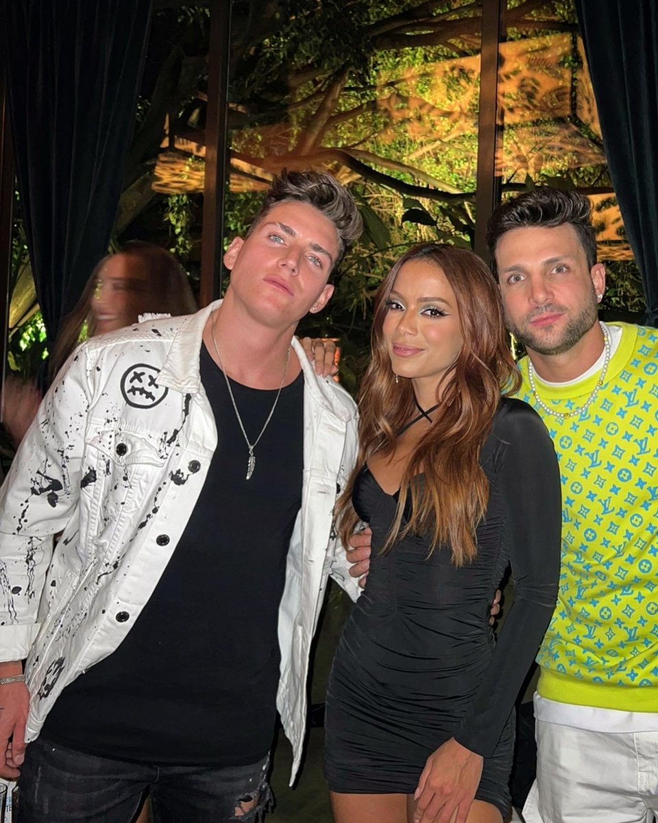 mili10454951's tweet photo. EL TRIO DINAMICO👀
@NicolaPorcella @Anitta #Agusss
#NicolaPorcellaTour
#NicolaPorcella https://t.co/gn9D6V4RVc