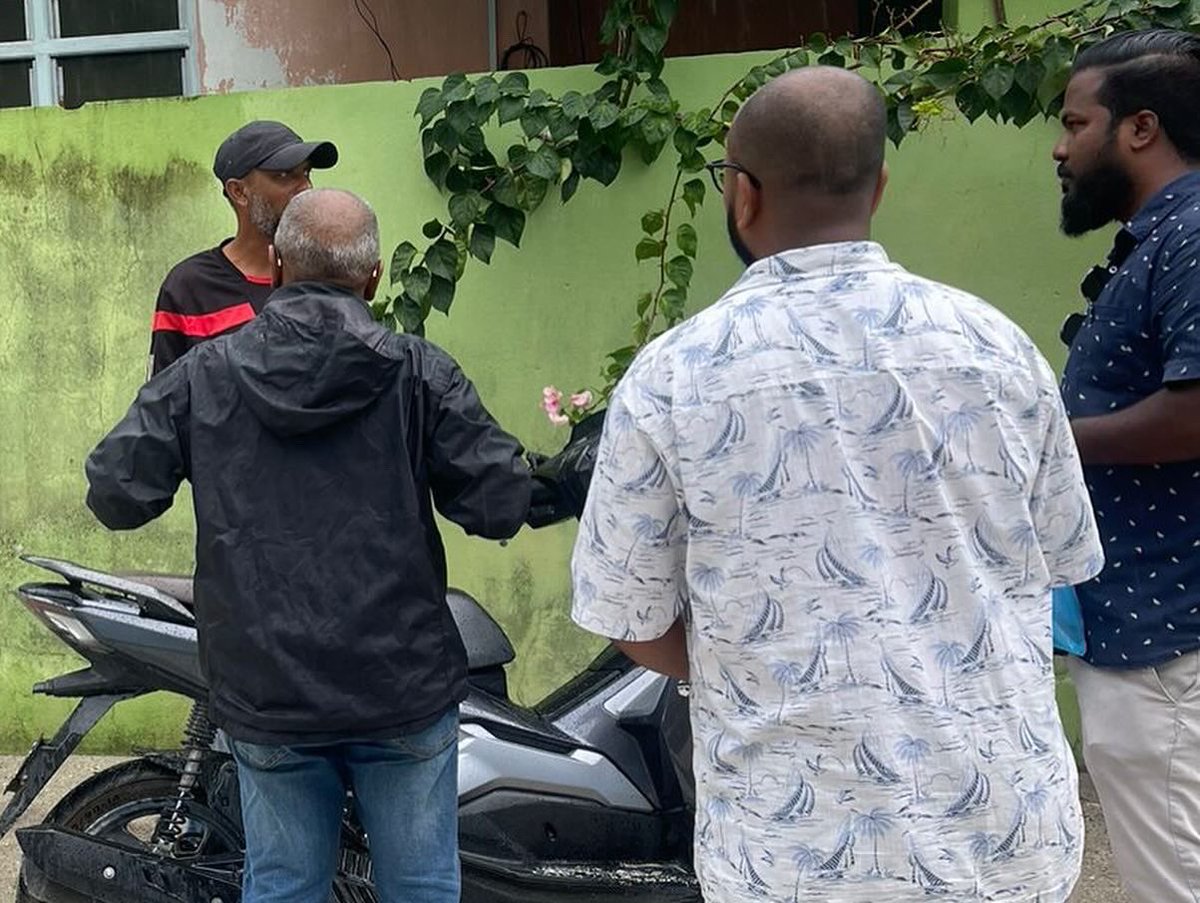 TheDemocratsMV's tweet photo. ވެށިފަހި މާލެ - ޑިމޮކްރެޓްސްގެ އިންޓަރިމް ޗެއަރޕާސަން ހަސަން ލަތީފް ސިޔާސަތު ހިފައިގެން ރައްޔިތުންގެ ގާތައް.
📍ކ.ތުލުސްދޫ
@HassanLatheef
#IlliAmr2023
#WeTheDemocrats https://t.co/wMGUPkUafW