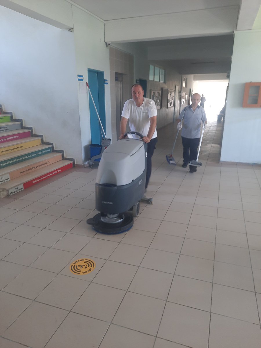 Okulumuzun eğitim ögretime hazırlanması, öğrencilerimizin daha hijyenik şartlarda eğitim görmesi adına bize destek olan, sosyal sorumluluk projesi kapsamında okulumuzu temizleyen Akfen Holding A.Ş. ve çalışanlarına çok teşekkür ederiz. 
Herşey çocuklarımız için...