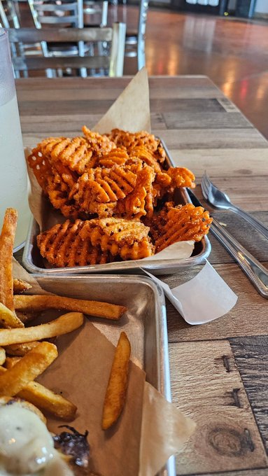 Delicious lunch! Got the wrong fries but got a whole plate of sweet potato fries! They're so good! https://t<a href="/tag/roadtotwitchcon"class="tags"><span>#roadtotwitchcon</span></a>