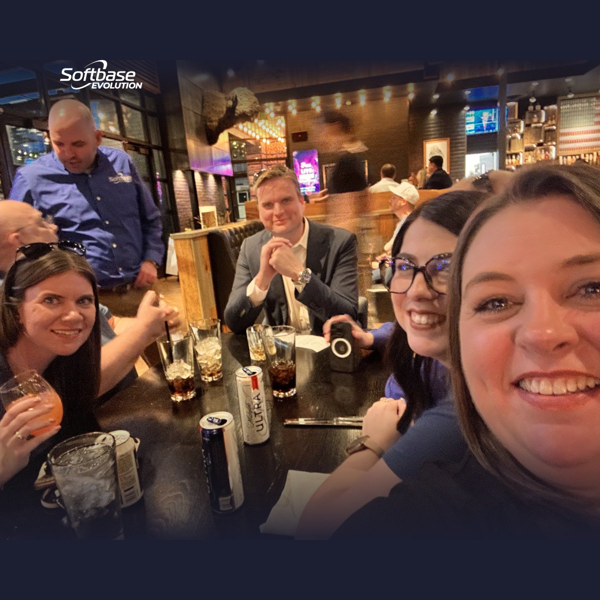 SoftbaseSystems's tweet image. Fueling up on good food and great company! 🍔🥗 

 #softbase #softbasesystems #softbaseteam