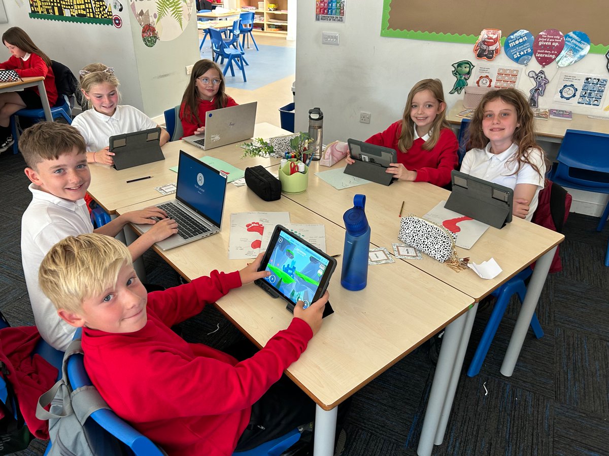 SchoolHillside1's tweet photo. We were learning about our digital footprint and how to stay safe online. #P6B #internetlegends https://t.co/9I3n62q77l