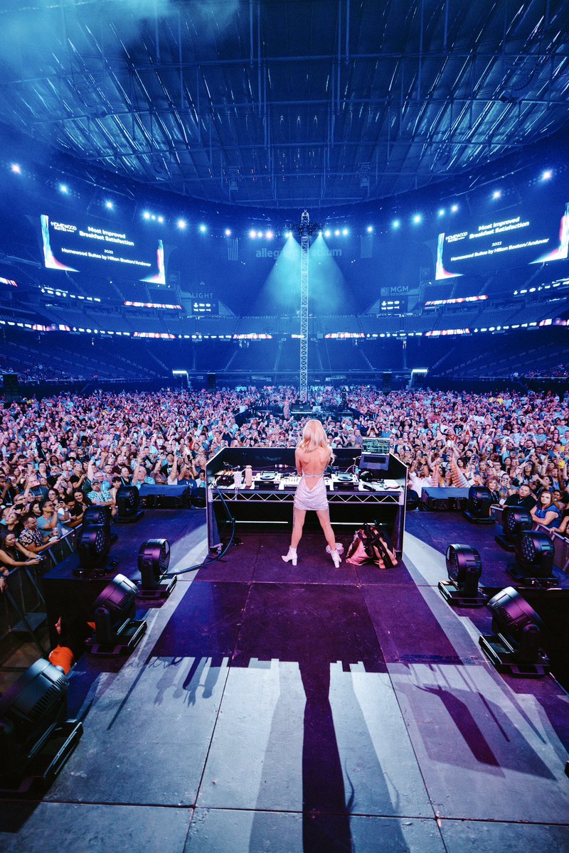What an iconic night opening for the one and only @KatyPerry at the Allegiant Stadium! 💫👸🏼👸🏻💫 So epic to be performing at the same venue where the Super Bowl will be held! Loved having my girls @Sia and @Jax there to support me!🥰 🎧✨🎤 #Sliving #IconsOnly 👑