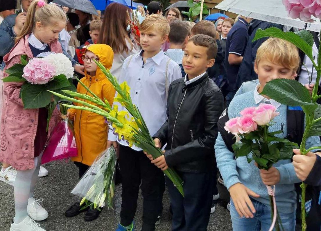 TravelAndDrone's tweet photo. I wonder if in your countries kids also going to the school in 1st day after summer break with flowers? 
This tradition is coming from Soviet Era. I remember every time for September 1 it was the day of flowers. We were giving flowers to our teachers. In Estonia they kept this tradition.