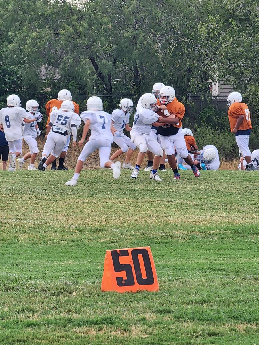 7th grade putting in some work! #ProudCoachMoment 
#CommittedWranglerAthletics #DontBeTheSameBEBETTER #DontJustTalkAboutItBeAboutIt #WranglerNation